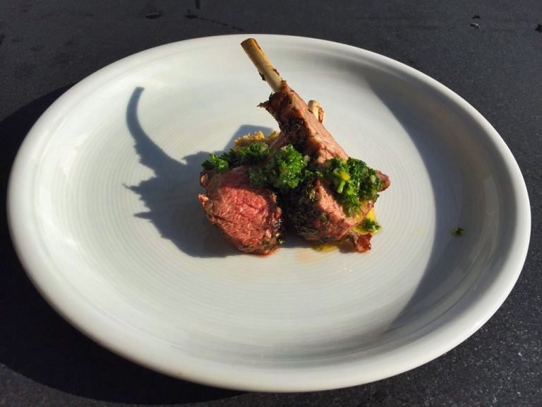 Lammkarree auf Baba Ganoush 1 Lammkarree auf Baba Ganoush