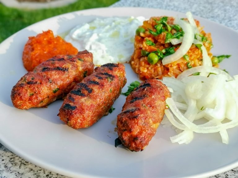 Cevapcici mit Blumenkohl Djuvec