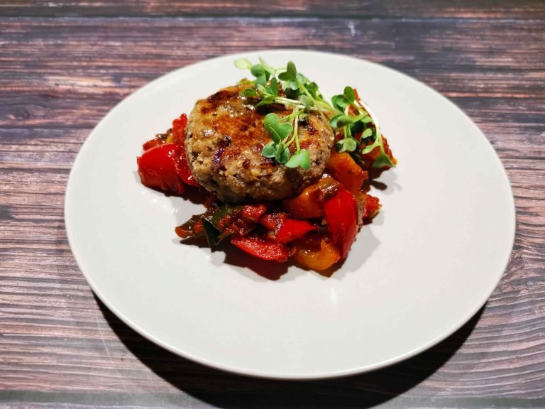 Kaspressknödel auf Paprikagemüse 4 Kaspressknödel auf Paprikagemüse 4