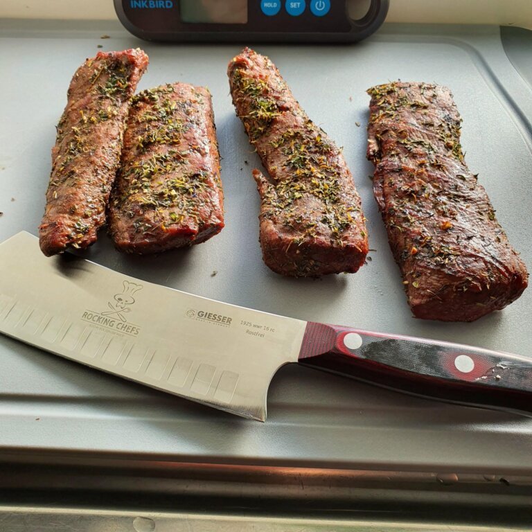 Gekräuterte Lammlachse an Erbs-Minz Püree 11