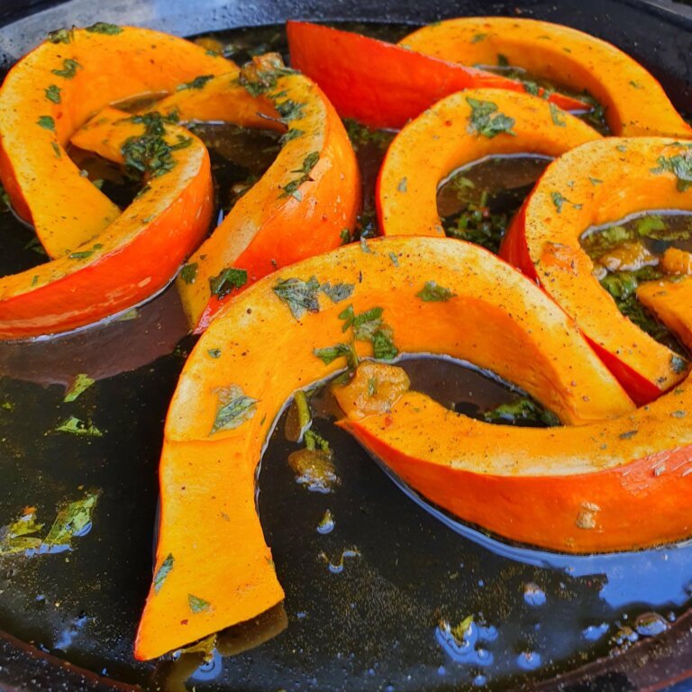 Gekräuterte Lammlachse an Erbs-Minz Püree 8