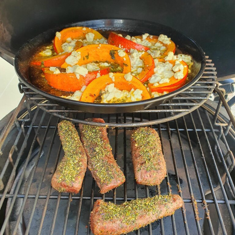 Gekräuterte Lammlachse an Erbs-Minz Püree 10