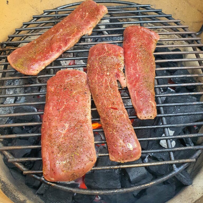 Gekräuterte Lammlachse an Erbs-Minz Püree 4