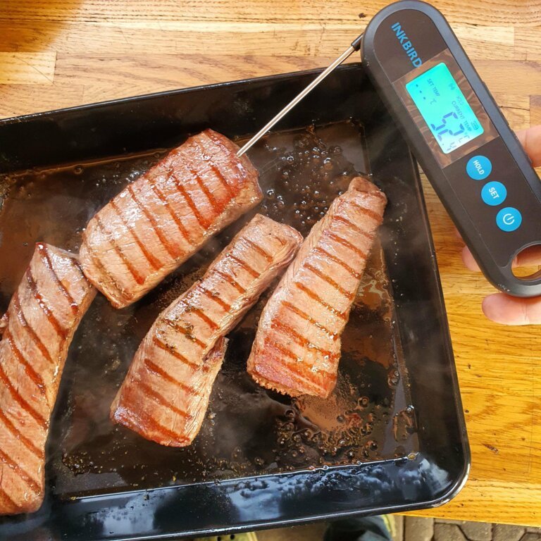 Gekräuterte Lammlachse an Erbs-Minz Püree 6